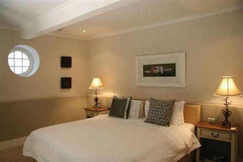 Four Rosmead Boutique Guesthouse Cape Town Ngoại thất bức ảnh